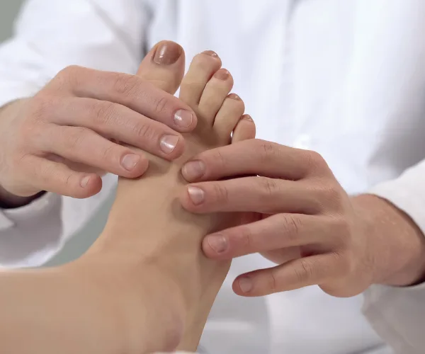 fractured hallux treatment