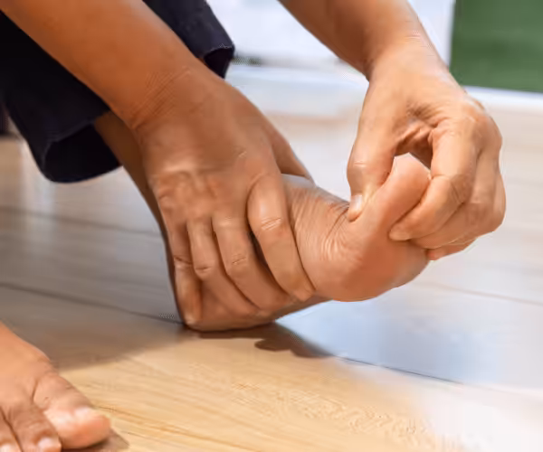 pain in the small toes