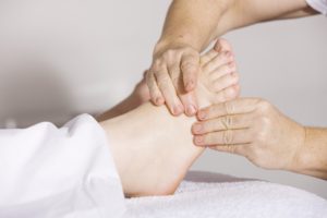 Foot massage lithotripsy