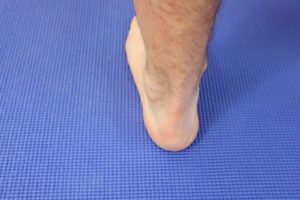 One Swollen Ankle Left Or Right Leg: Best Diagnosis & Treatment Guide 2020
